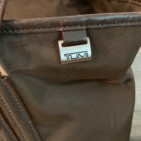 Tumi brown tote/briefcase bag, 2 outside 3 inside pockets, leather trim - Picture 2 of 9